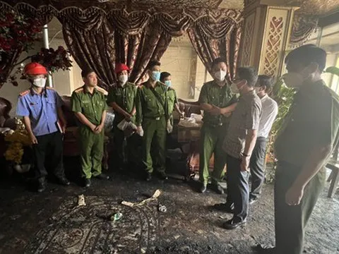 Phó Thủ tướng Vũ Đức Đam tới hiện trường, thăm gia đình nạn nhân vụ cháy ở Bình Dương