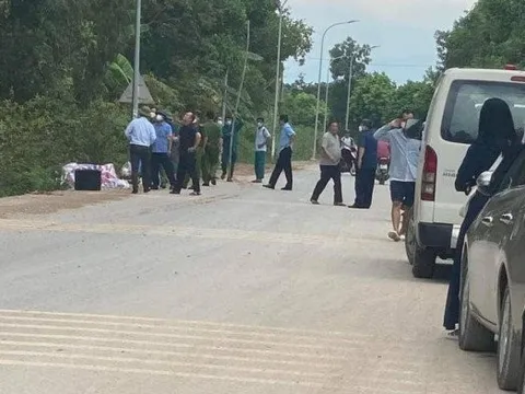 Điều tra vụ thi thể cuộn bạt bốc mùi ven đường ở Vĩnh Phúc