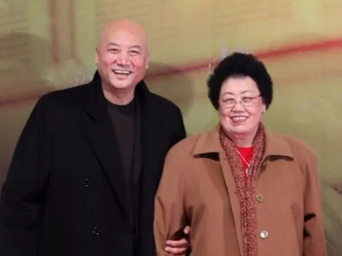 Vợ tỷ phú của “Đường Tăng” Trì Trọng Thụy xuất hiện, phủ nhận tin đồn mắc bạo bệnh