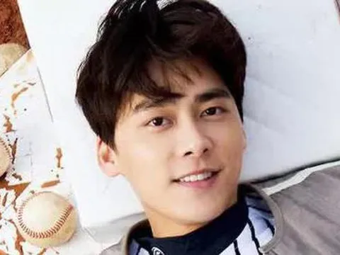 Lý Dịch Phong livestream nhưng không nói về bê bối bị bắt vì mua dâm