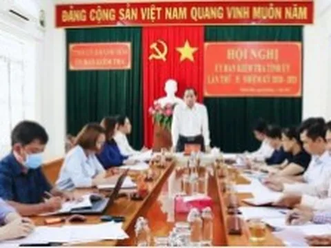 Cách hết chức vụ trong Đảng đối với Giám đốc Trung tâm phát triển quỹ đất Khánh Hoà