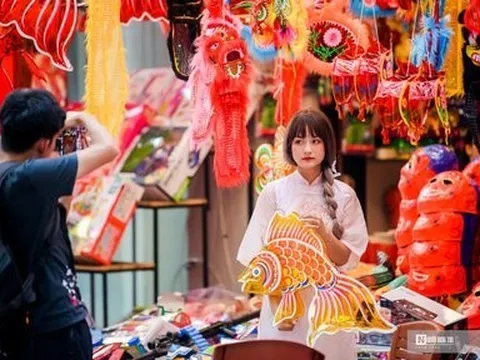 Phố cổ Hà Nội rực rỡ sắc màu Trung thu