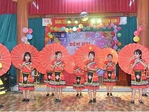 Mang Tết Trung Thu đến với các em nhỏ ở bản Rào Tre