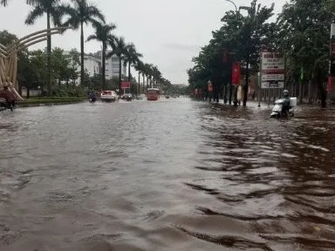 Nhiều tuyến đường ở Tp.Vinh bị ngập sau mưa lớn