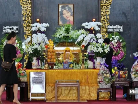 Nhiều nghệ sĩ tiếc thương sự ra đi của NSƯT Thẩm Thúy Hằng