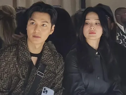 Bức ảnh Lee Min Ho ngồi cạnh Song Hye Kyo gây náo loạn showbiz
