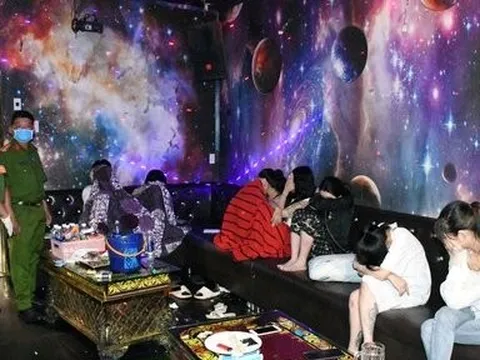 Đột kích quán karaoke phát hiện 58 dân chơi liên tỉnh đang "bay lắc"