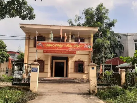 Cán bộ thi hành án bị kiểm điểm vì lộ "ảnh nóng" với người yêu cũ