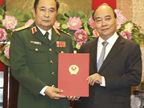 Chủ tịch nước Nguyễn Xuân Phúc trao quyết định thăng quân hàm Thượng tướng