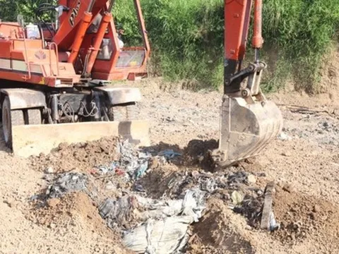 Bình Dương: Phát hiện 2.100 tấn chất thải công nghiệp được chôn lấp tại cơ sở làm muối