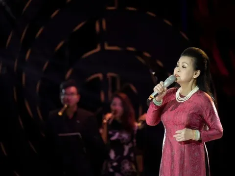 Danh ca Khánh Ly: "Âm nhạc cho tôi mọi thứ"