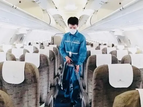Hành khách để quên 2,4 tỷ đồng trên máy bay