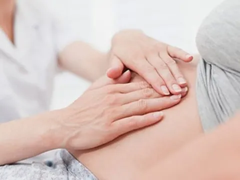 Bà bầu 33 tuổi can đảm trong hành trình "giữ con"