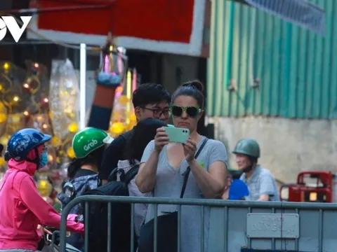 Hà Nội nên xóa hẳn phố cà phê đường tàu hay quy hoạch lại?