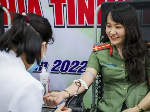 Thanh niên Công an Hà Nội tham gia hiến máu tình nguyện