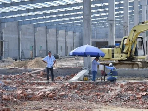 Vụ sập tường ở Bình Định: Thêm bức tường dài 20 mét đối diện bị sập