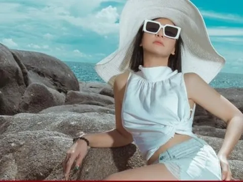 Sao Việt 20/9: Cát Phượng tuổi 52 khoe eo thon như gái đôi mươi