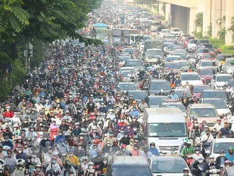 Cảnh ùn tắc kéo dài vẫn diễn ra sau khi phân làn đường Nguyễn Trãi