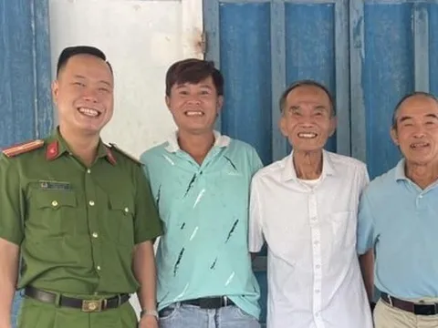 Hai cha con tìm được nhau sau gần 50 năm xa cách