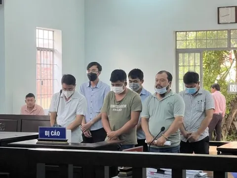 Làm giả giấy xét nghiệm Covid-19, 6 đối tượng dắt tay vào tù