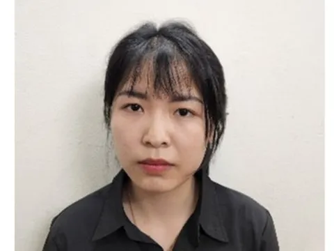 Khởi tố cô gái trẻ trộm tiền trong tài khoản ngân hàng của khách