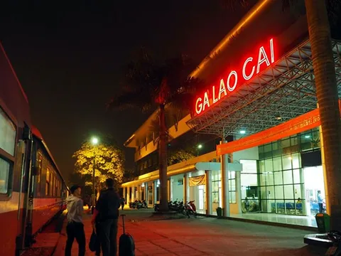 Khách du lịch Sa Pa tăng cao, ngành Đường sắt chạy thêm tàu Hà Nội - Lào Cai