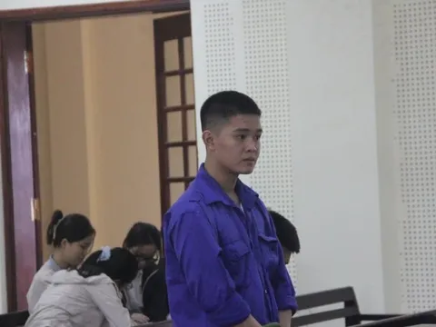Nam thanh niên 18 tuổi hầu toà 2 lần vì ma tuý