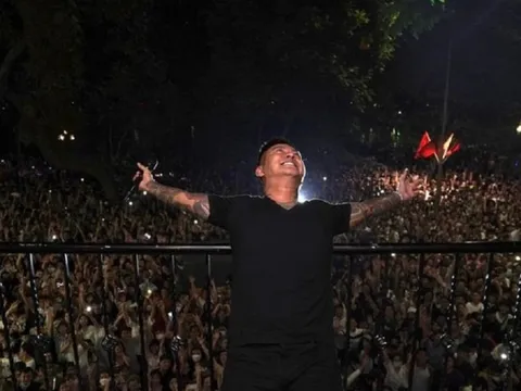 Lý do ca sĩ Tuấn Hưng vẫn tổ chức show ở ban công nhà?