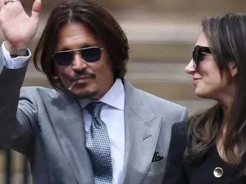 Bạn gái mới của Johnny Depp chưa ly hôn