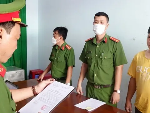 Bắt đối tượng sử dụng giấy tờ đất giả làm thủ tục chuyển nhượng