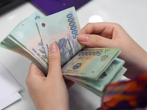 Ba nhóm đối tượng công chức, viên chức và người lao động được tăng lương thêm 0,8 lần