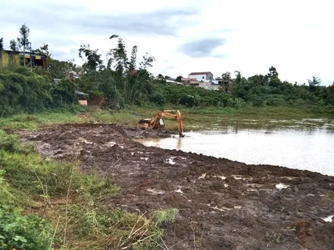 Lâm Đồng: Phát hiện nhiều đạn, pháo dưới lòng hồ