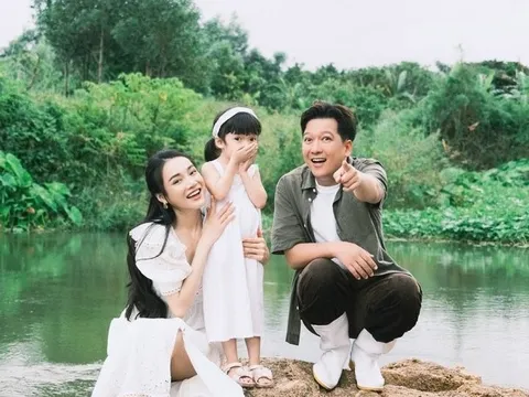 Trường Giang - Nhã Phương công khai hình ảnh con gái trong bộ ảnh kỷ niệm ngày cưới