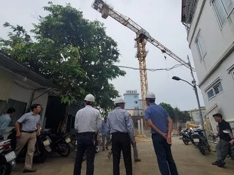 Huế đảm bảo an toàn các cần cẩu trên cao trước khi bão số 4 đổ bộ