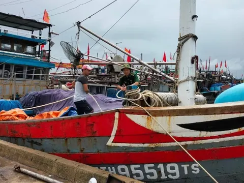 Thừa Thiên - Huế thực hiện lệnh cấm biển, rà soát phương án sơ tán người dân