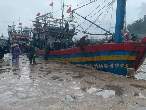 Nghệ An chỉ đạo “khẩn”, kêu gọi tàu thuyền vào bờ tránh bão Noru