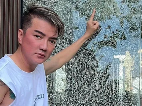 Sao Việt 25/9: Biệt thự triệu đô của Mr. Đàm bị người lạ bắn vỡ cửa kính