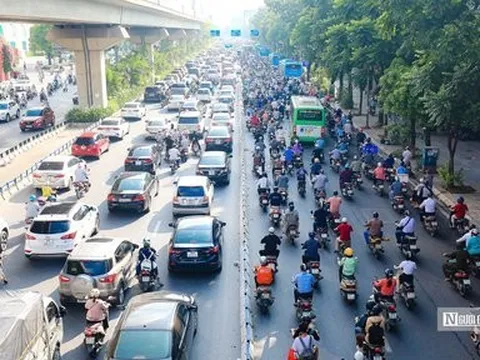 Hà Nội: Xử phạt người dân cố tình đi sai làn trên đường Nguyễn Trãi