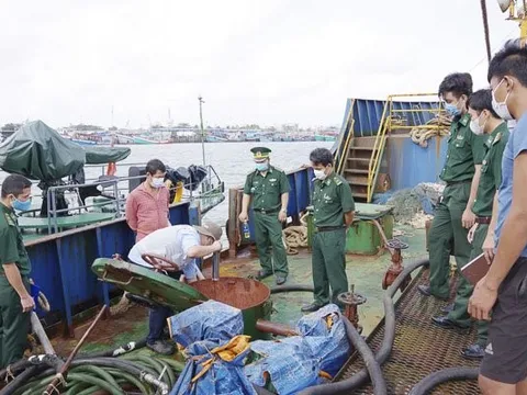 Thanh Hóa: Thu giữ tàu chở hơn 126.000 lít xăng "lậu" trên biển