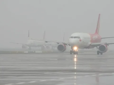 Tạm đóng cửa 5 sân bay do ảnh hưởng của siêu bão Noru