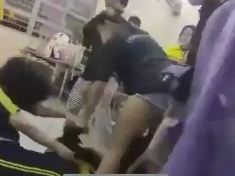 Truy xét nhóm người xông vào trường hành hung 2 nữ sinh lớp 12