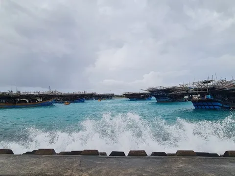 Trường Sa đón hơn 700 ngư dân vào tránh bão số 4