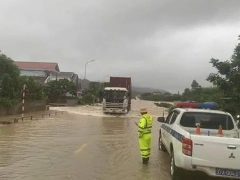 Sạt lở nghiêm trọng do mưa lớn, Nghệ An phải đóng nhiều tuyến đường