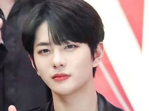 Ca sĩ Hàn Quốc gãy xương mặt do bất cẩn