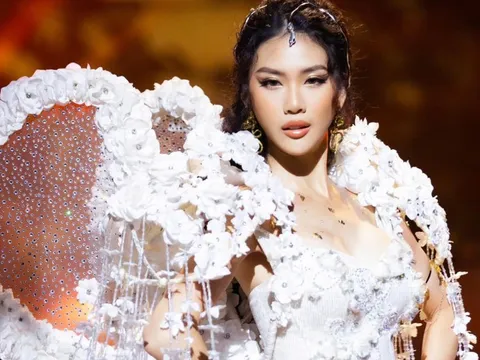 Quán quân Siêu mẫu Quốc tế Quỳnh Hoa tham gia trình diễn tại Tuần lễ thời trang New York