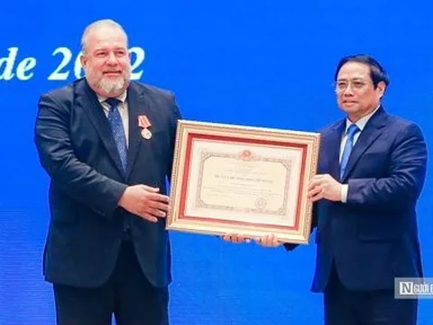 Trao tặng Huân chương Hồ Chí Minh cho Thủ tướng nước Cộng hòa Cuba