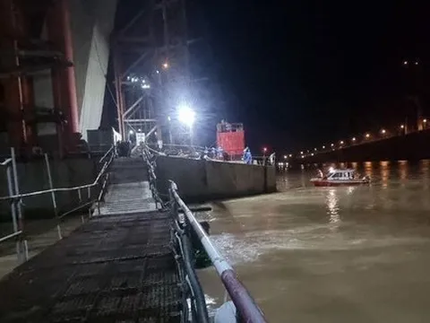 Sập giàn giáo trụ tháp cầu Mỹ Thuận 2, một công nhân rơi xuống sông mất tích