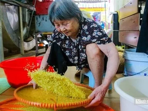 Làng cốm Mễ Trì vào vụ lớn nhất trong năm