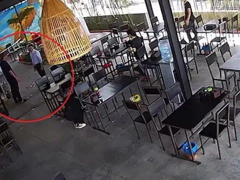 Đình chỉ công tác cán bộ ném tiền tung tóe ở Đà Nẵng