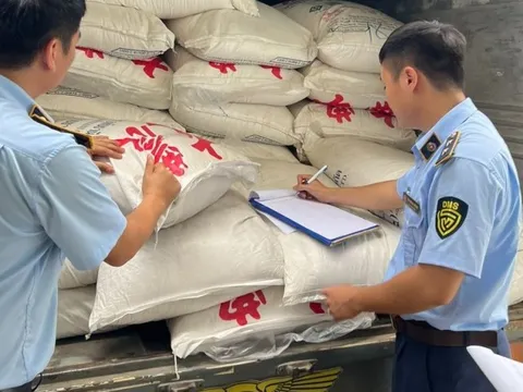 Quảng Bình: Phát hiện, thu giữ 7 tấn đường cát nhập lậu